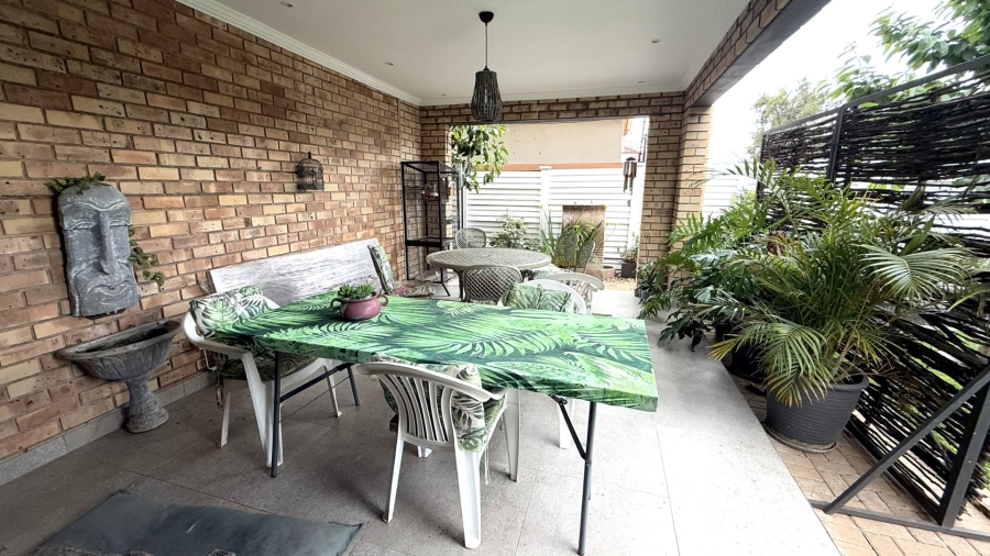 4 Bedroom Property for Sale in Langenhovenpark Free State